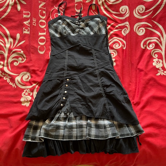Dress - Picture 1 of 3